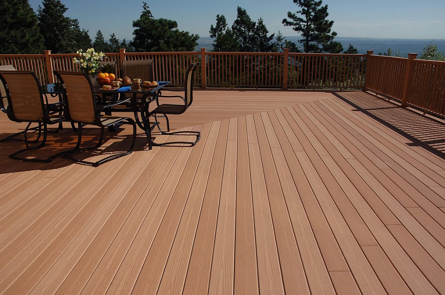 The benefits of using outdoor wood plastic flooring rather than solid wood