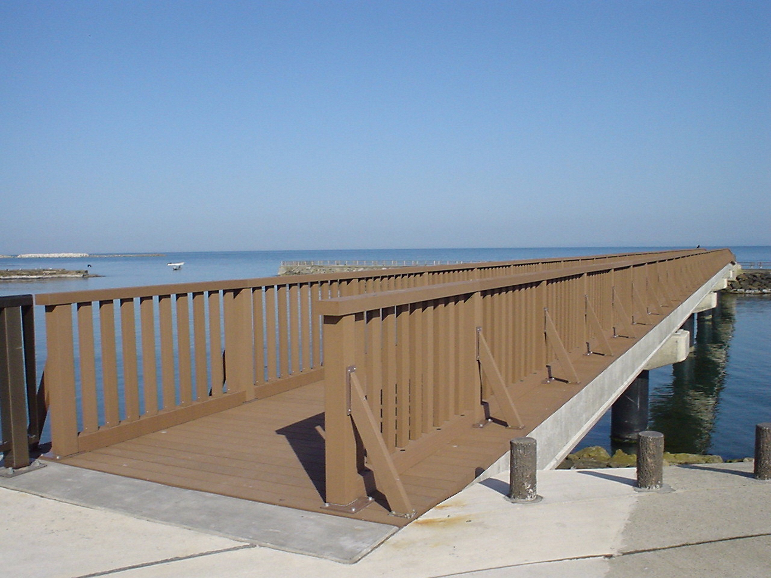 Plastic Wood Fence ——The Finishing Touch In Urban Garden Landscape