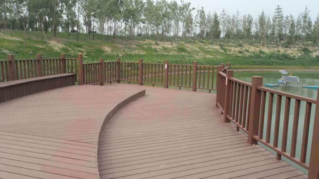 What Are The Advantages Of Plastic Wood Fence In The Decoration Industry