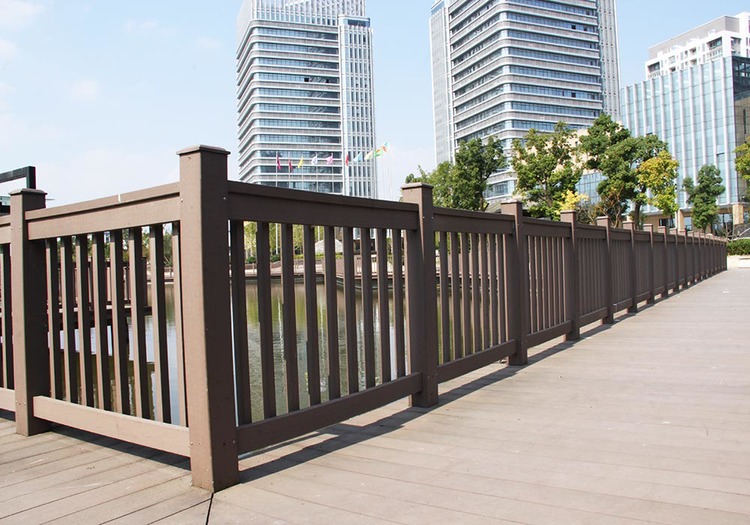 The Main Point Of Installation Of Plastic Wood Fence