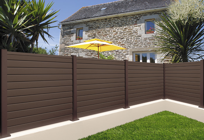 What Are The Advantages Of Plastic Wood Fence In The Decoration Industry