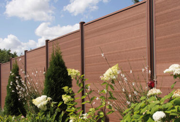 Why Is Plastic Wood Fence The Main Material For Design Gardens?