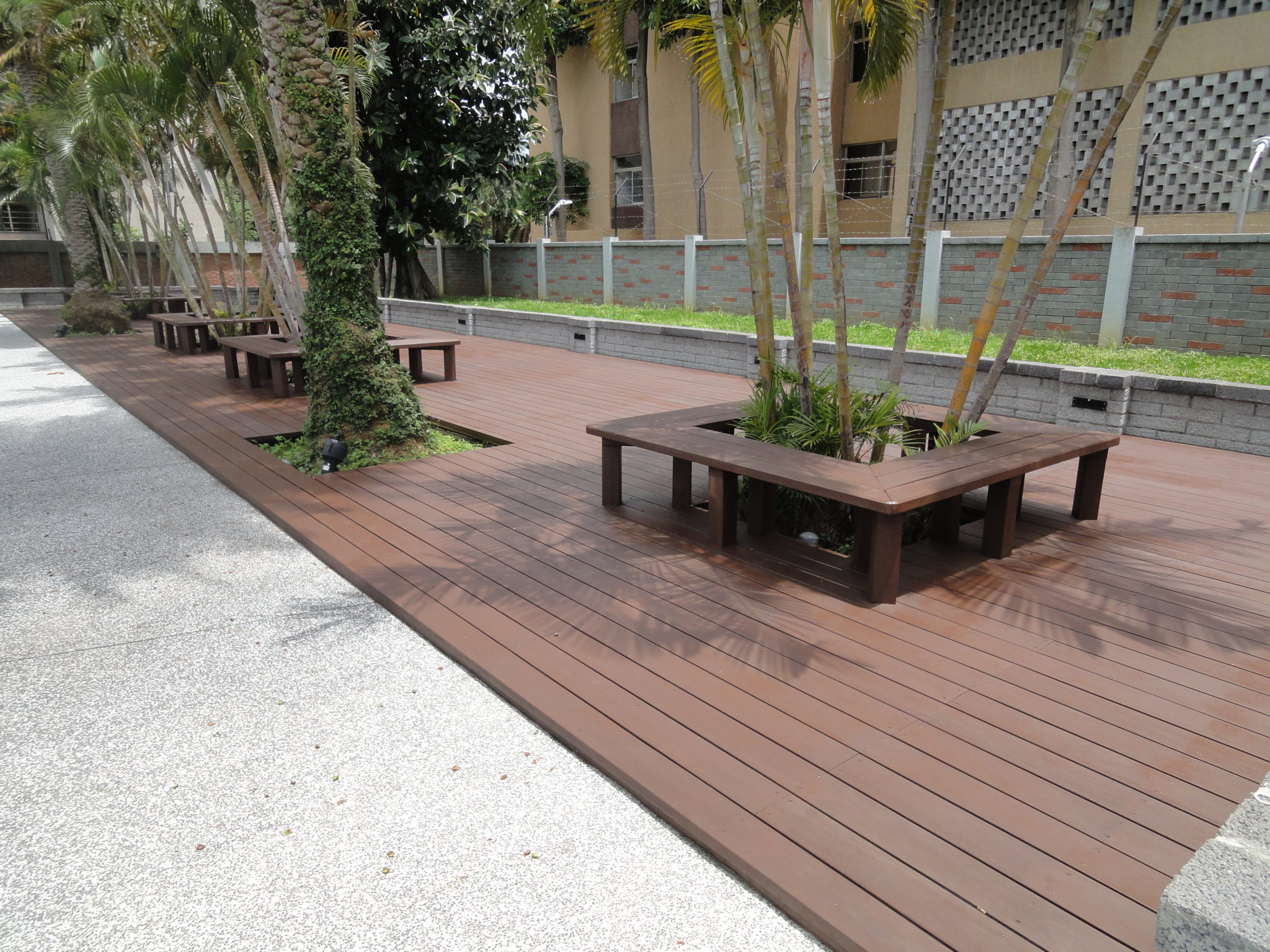 Classification and Usage Scenarios of Wood Plastic Decking
