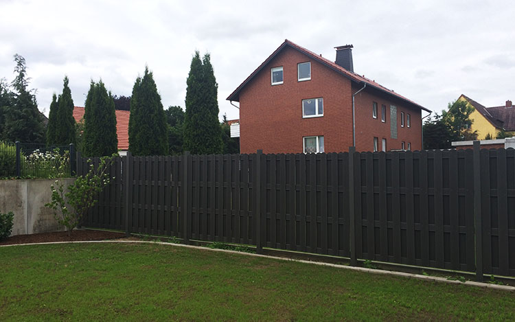 What are The Advantages of Plastic Wood Fences Over Traditional Fences?