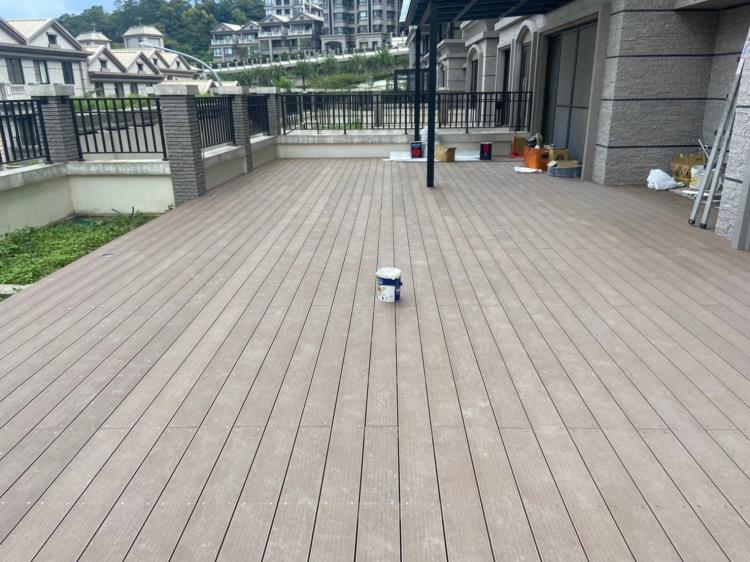 Wood Plastic Decking Brings New Life to Outdoor Scenes!